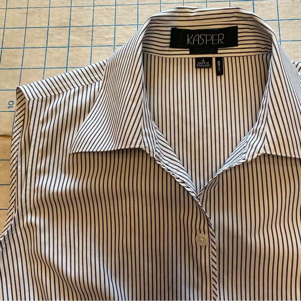 Kasper Woman’s Pinstripe Dress Shirt, No Iron, size 6, gray & white, sleeveless